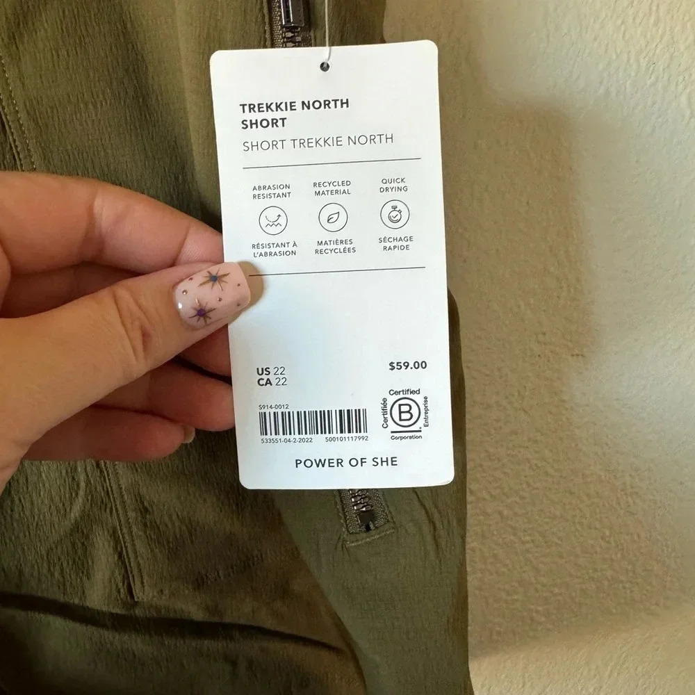 ATHLETA TREKKIE NORTH MID RISE SHORT - Picture 6 of 9